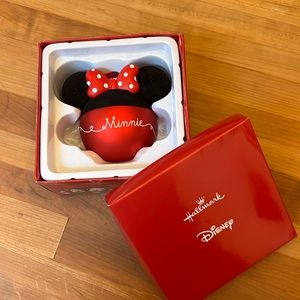 NIB.  DISNEY Minnie glass ornament